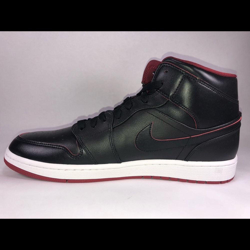 Air Jordan Retro 1 Mid Black Basketball Sneakers - Picture 2 of 7